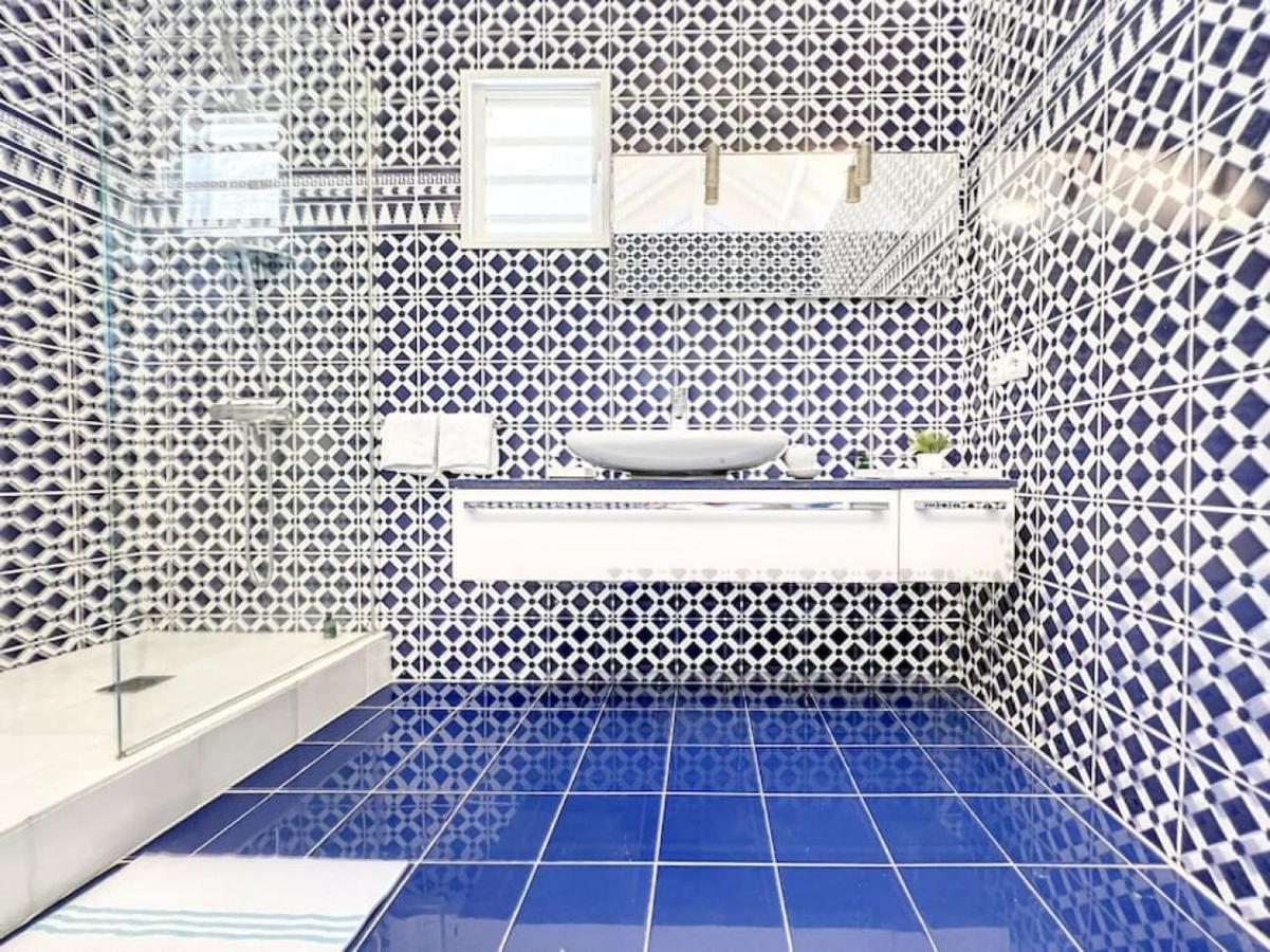 Blue Room In A Shared Villa Diamant With Communal Pool And Sea View Grand Case Kültér fotó